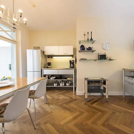 Villa Strandburg In - Wg 10 Mit Balkon Und Meerblick *